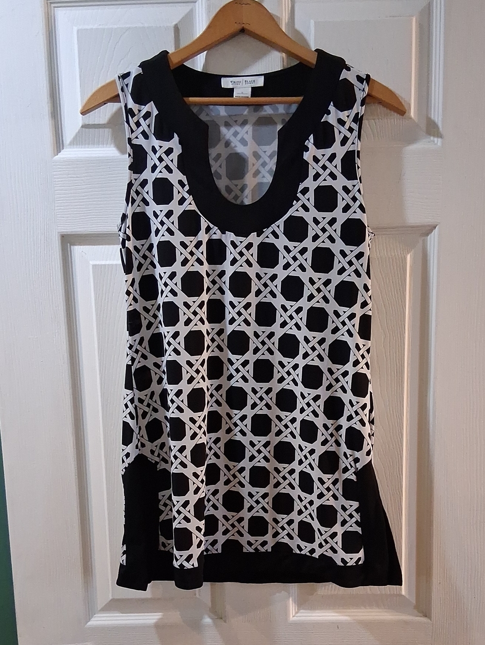 White House Black Market Black & White Lattice Sleeveless Tank Stretchy